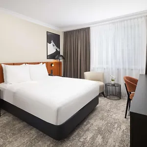 https://hilton-dusseldorf.dortmundhotels.net