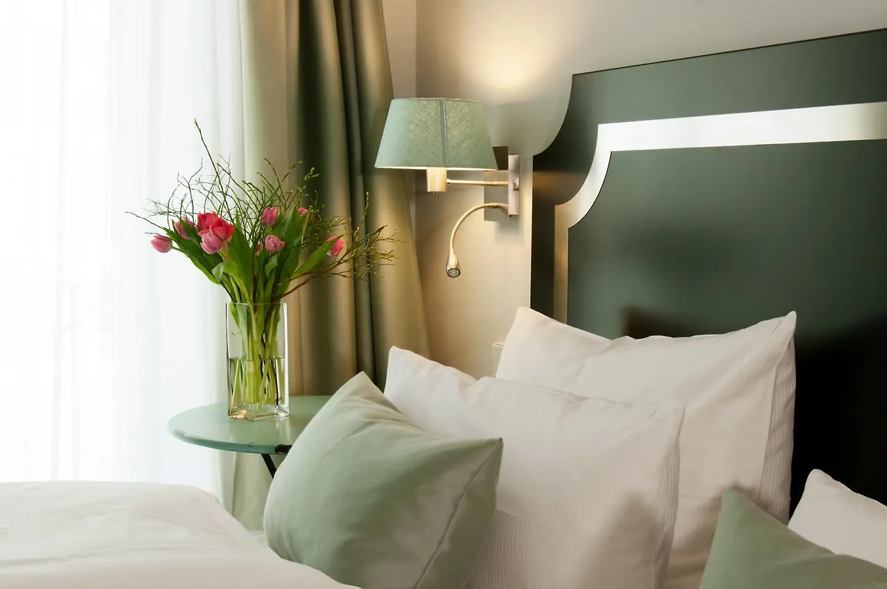 Hotel Im Hof Munich 3*,